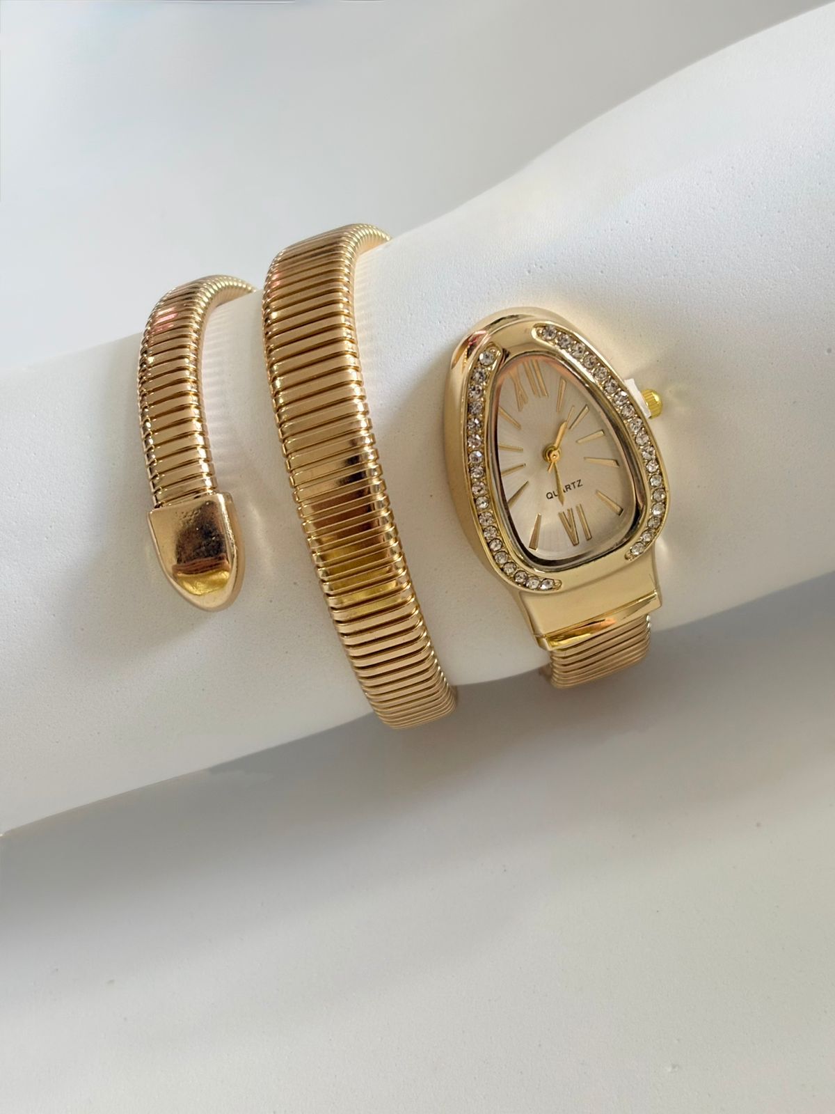 Relógio Quartz com Strass Dourado