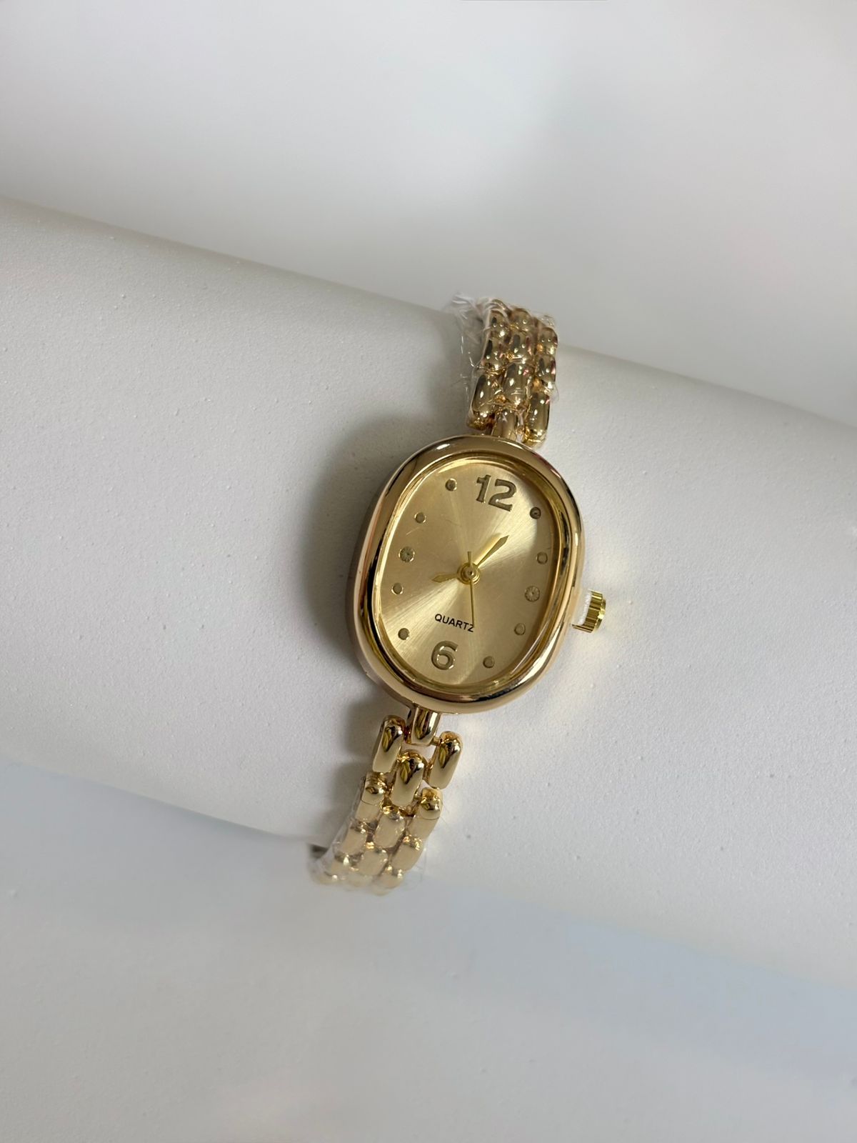 Relógio Feminino Oval Mostrador Strass