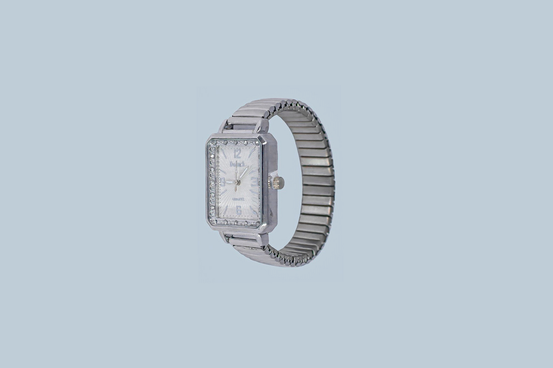 Relógio Feminino Retangular Strass Pulseira Mola Prateado – Quartz
