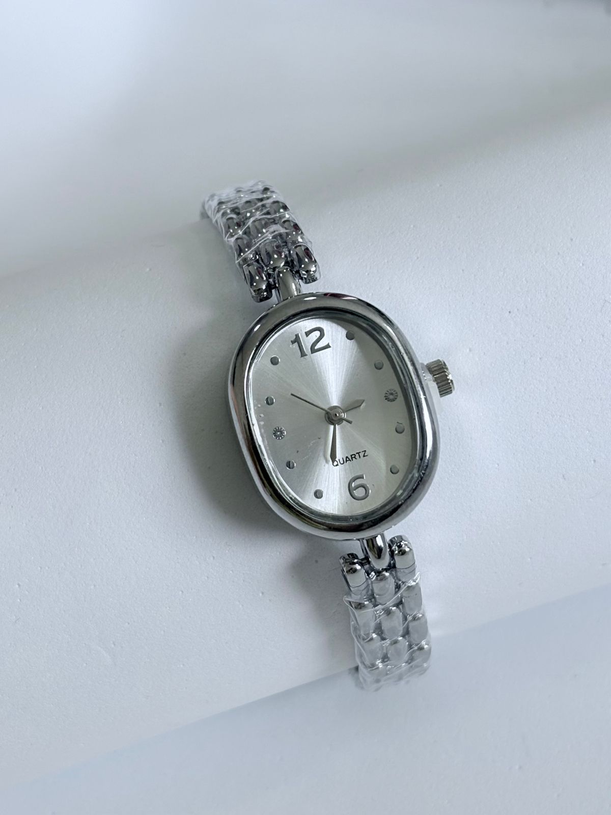 Relógio Feminino Oval Mostrador Strass