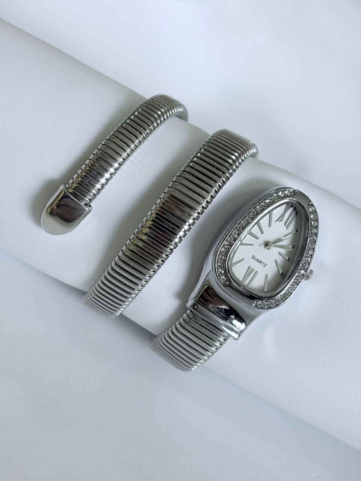 Relógio Quartz com Strass Dourado
